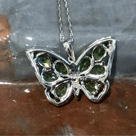 🟢 Silver - Beautiful Butterfly Pendant Necklace in .925 - Excellent Condition - Picture 2 of 12